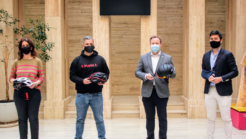 Un casco ‘inteligente’ de Albacete se hace con el Premio AXA innovación y Desarrollo en Seguridad Vial